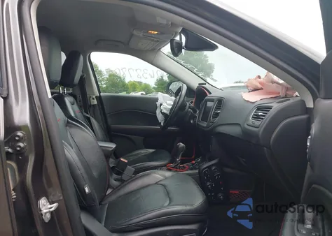 2018 Jeep Compass Trailhawk 4X4 z USA, uszkodzony, nr VIN 3C4NJDDB7JT135762